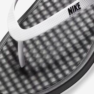 Nike On Deck Slides